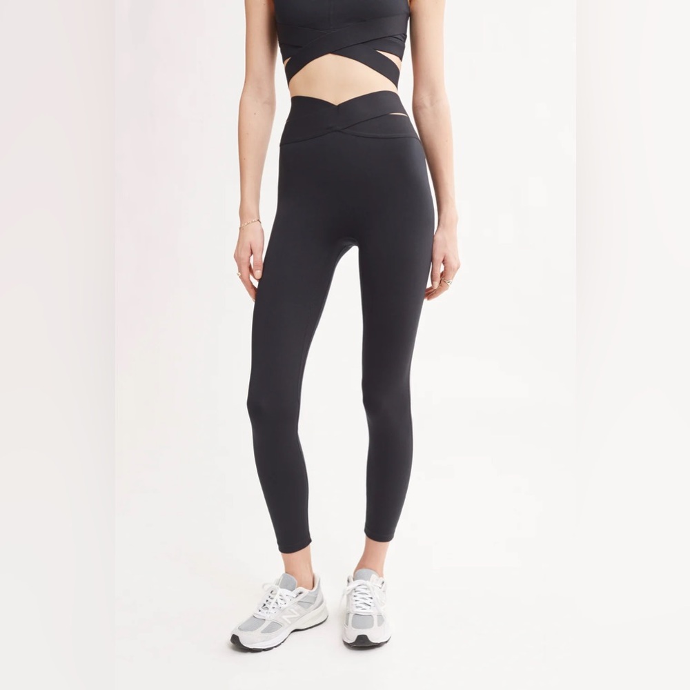 NWT Black Le Ore Crossover Leggings Size Small